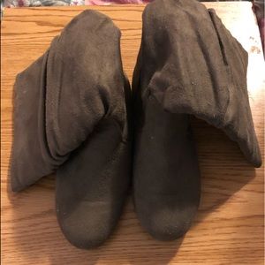 GREY SUEDE-LIKE BOOTS SIZE 6.5 NWOT